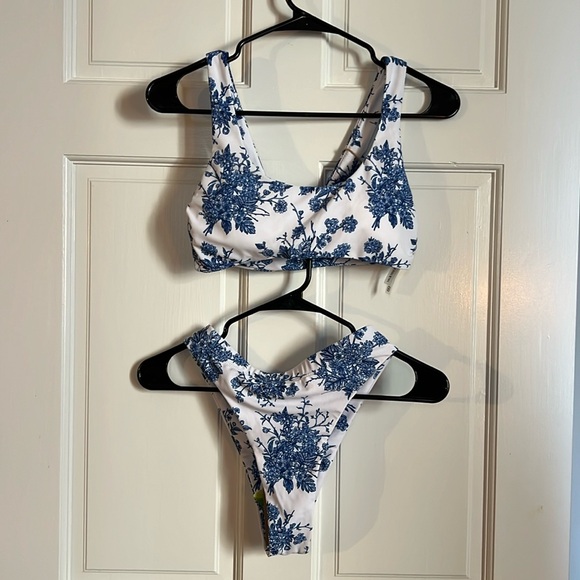 berlook Other - NWT Berlook high waisted floral bikini